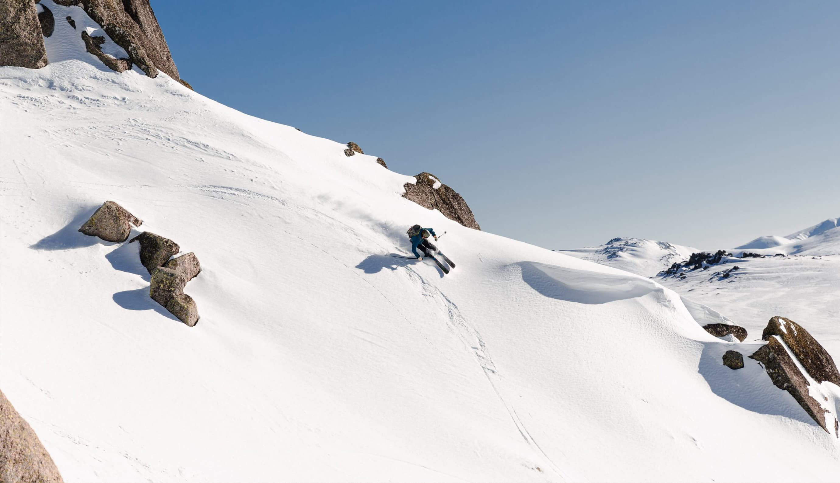 Outdoor-Bath-Balcony-View-Jindabyne-Carousel
